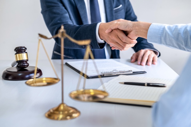 Các yếu tố quyết định lương luật sư